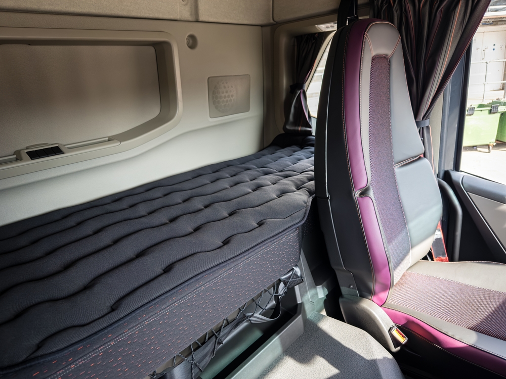 Comfortable,Sleeping,Mattress,Behind,Truck,Driver,SeatFor,Sleeping,In,Your,Cab.